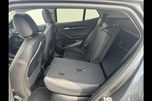 BMW X2 SDrive18i High Executive LED 19" M-sport velgen Panorama Sfeer verlichting Leder Cruise Clima