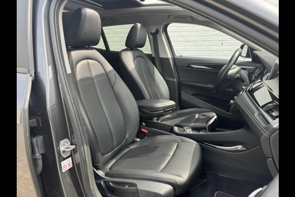 BMW X2 SDrive18i High Executive LED 19" M-sport velgen Panorama Sfeer verlichting Leder Cruise Clima