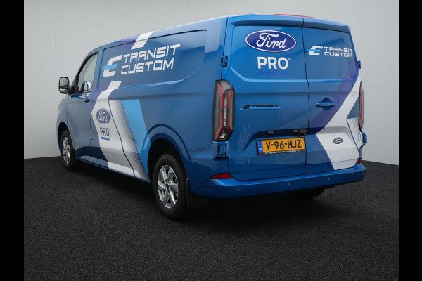 Ford E-Transit Cust. 320 L2H1 Limited 65 kWh 218pk | Wegklapbare Trekhaak | Adaptieve Cruise | Navigatie | BESTICKERING WORDT VERWIJDERD | Stoel/stuurverwarming