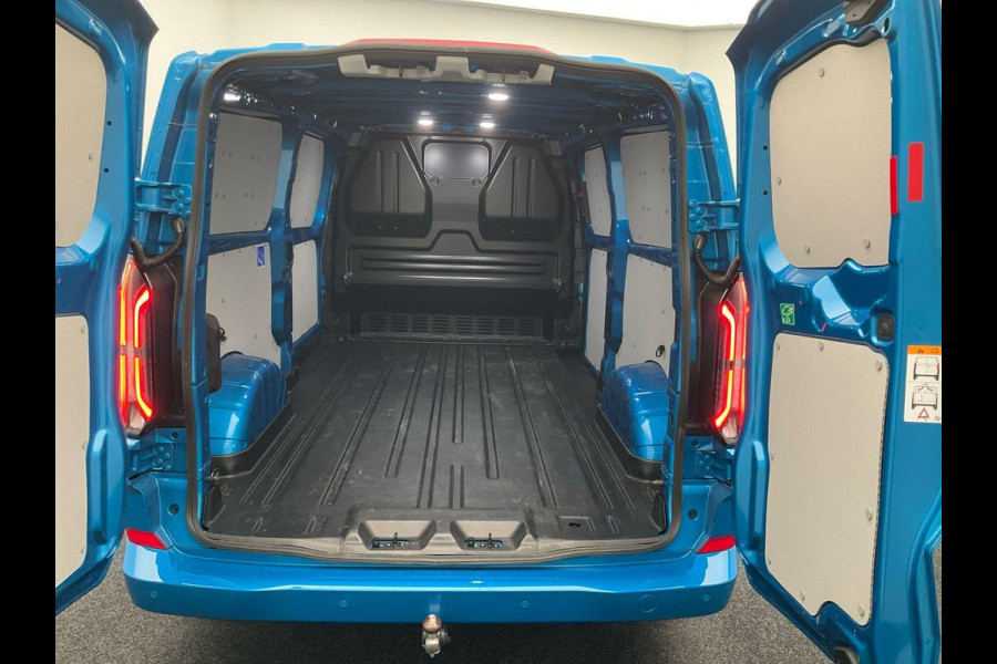 Ford E-Transit Cust. 320 L2H1 Limited 65 kWh 218pk | Wegklapbare Trekhaak | Adaptieve Cruise | Navigatie | BESTICKERING WORDT VERWIJDERD | Stoel/stuurverwarming