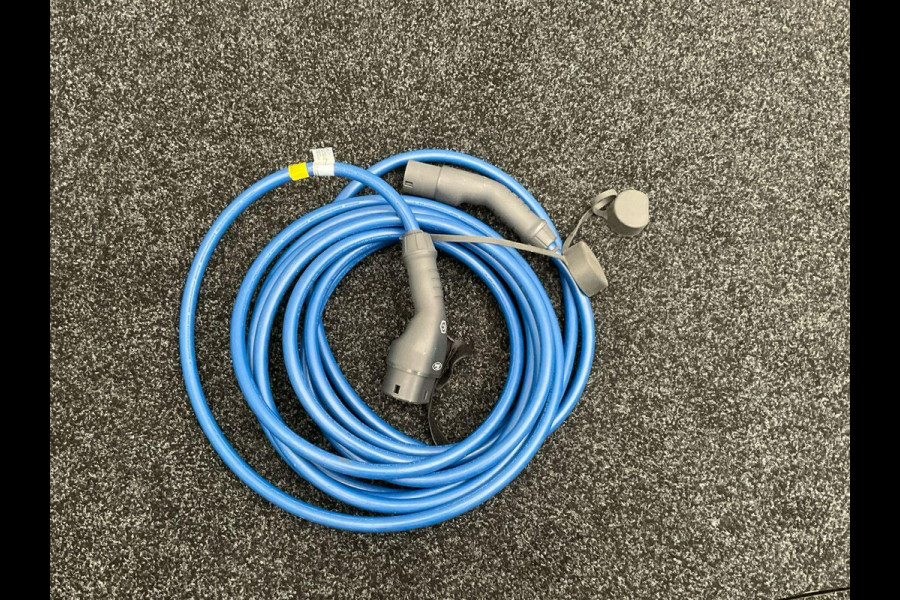 Ford E-Transit Cust. 320 L2H1 Limited 65 kWh 218pk | Wegklapbare Trekhaak | Adaptieve Cruise | Navigatie | BESTICKERING WORDT VERWIJDERD | Stoel/stuurverwarming