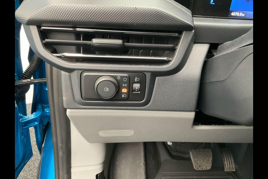 Ford E-Transit Cust. 320 L2H1 Limited 65 kWh 218pk | Wegklapbare Trekhaak | Adaptieve Cruise | Navigatie | BESTICKERING WORDT VERWIJDERD | Stoel/stuurverwarming