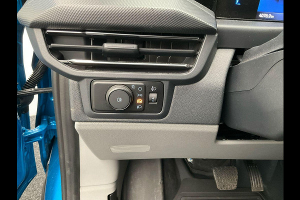 Ford E-Transit Cust. 320 L2H1 Limited 65 kWh 218pk | Wegklapbare Trekhaak | Adaptieve Cruise | Navigatie | BESTICKERING WORDT VERWIJDERD | Stoel/stuurverwarming