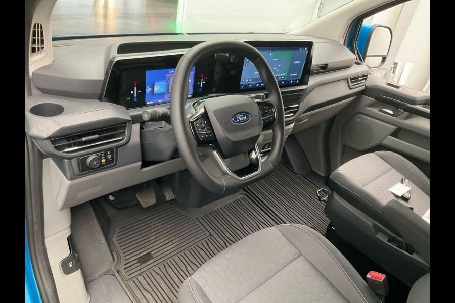 Ford E-Transit Cust. 320 L2H1 Limited 65 kWh 218pk | Wegklapbare Trekhaak | Adaptieve Cruise | Navigatie | BESTICKERING WORDT VERWIJDERD | Stoel/stuurverwarming