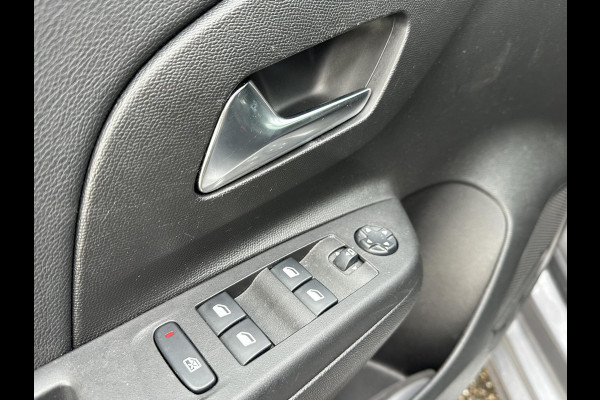 Opel CORSA-E Elegance 50 kWh SOH 92% | 3-FASE LADER | ORIG. NL AUTO 1E EIGENAAR |  STOEL- & STUURWIELVERWARMING | CAMERA | FULL LED | KEYLESS |RIJKLAAR + 12 MND BOVAG GARANTIE