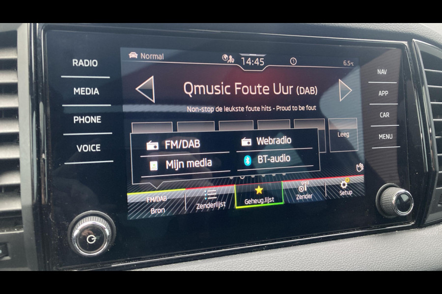 Škoda Karoq 1.5 TSI ACT 150pk DSG Sportline Business Panorama Trekhaak Camera Stoelverwarming Carplay