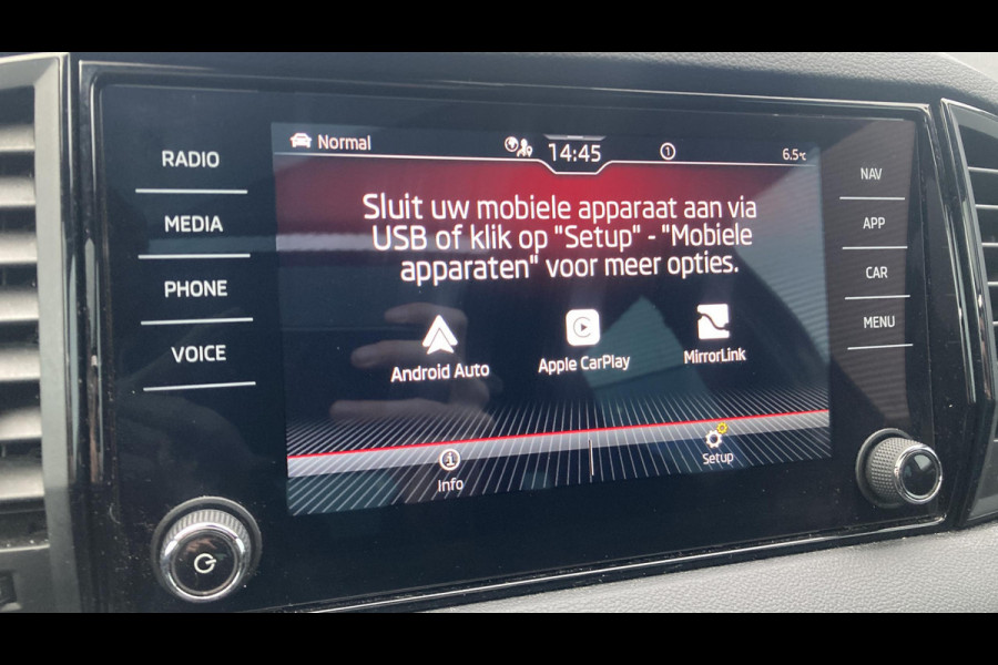 Škoda Karoq 1.5 TSI ACT 150pk DSG Sportline Business Panorama Trekhaak Camera Stoelverwarming Carplay