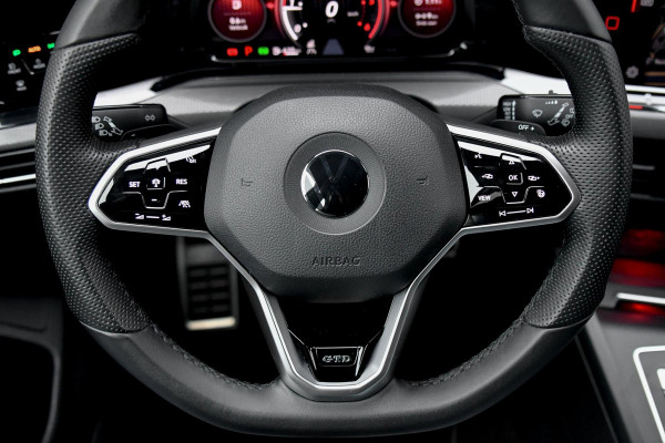 Volkswagen Golf 2.0 GTD. Leder, Koeling, Memory, HUD, Keyless, Camera, H/K, ACC, Stuurvw, IQ Light, Trekh, Sfeer, CarPlay!
