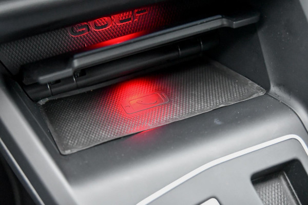 Volkswagen Golf 2.0 GTD. Leder, Koeling, Memory, HUD, Keyless, Camera, H/K, ACC, Stuurvw, IQ Light, Trekh, Sfeer, CarPlay!