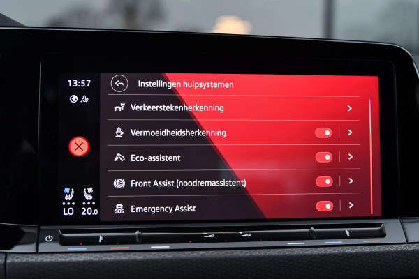 Volkswagen Golf 2.0 GTD. Leder, Koeling, Memory, HUD, Keyless, Camera, H/K, ACC, Stuurvw, IQ Light, Trekh, Sfeer, CarPlay!