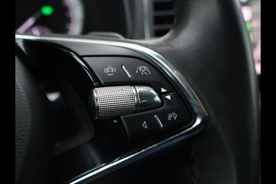 Škoda Karoq 1.5 TSI ACT 150 PK AUT. + WEGKL. TREKHAAK | CANTON | ADAPTIVE CRUISE | STOELVERW. | CAMERA