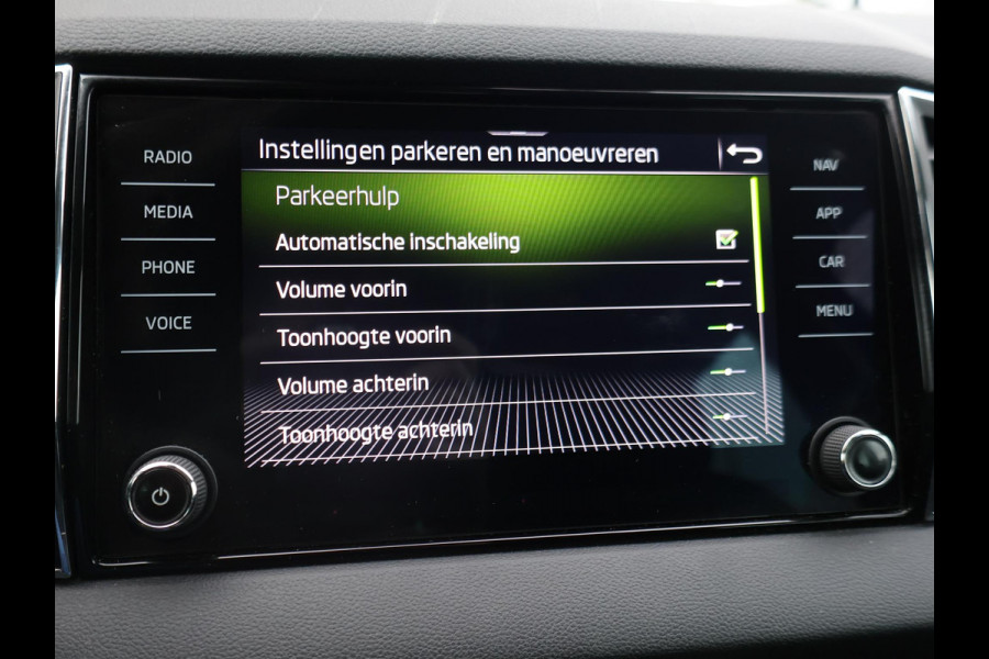 Škoda Karoq 1.5 TSI ACT 150 PK AUT. + WEGKL. TREKHAAK | CANTON | ADAPTIVE CRUISE | STOELVERW. | CAMERA