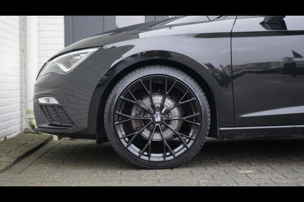 Seat Leon 1.5 TSI FR Ultimate Edition Black AUTOMAAT-ACC-ALCANTARA-BEATS-CAMERA-FULL LED-KEYLESS-LED-MODE-PANORAMA