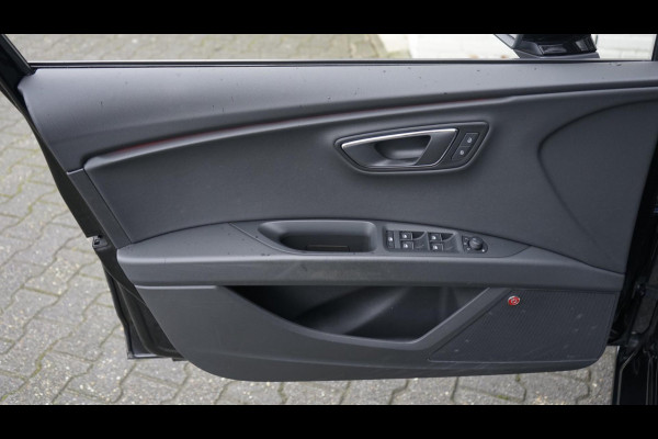 Seat Leon 1.5 TSI FR Ultimate Edition Black AUTOMAAT-ACC-ALCANTARA-BEATS-CAMERA-FULL LED-KEYLESS-LED-MODE-PANORAMA