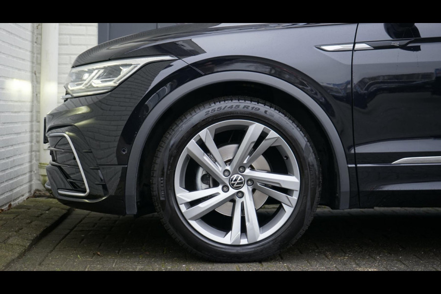 Volkswagen Tiguan 1.5 TSI R-Line AUTOMAAT-CAMERA-IQ LIGHT-KEYLESS-LEDER-MEMORY-NAVIGATIE-PANORAMA-TREKHAAK