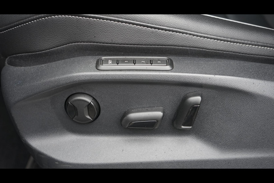 Volkswagen Tiguan 1.5 TSI R-Line AUTOMAAT-CAMERA-IQ LIGHT-KEYLESS-LEDER-MEMORY-NAVIGATIE-PANORAMA-TREKHAAK