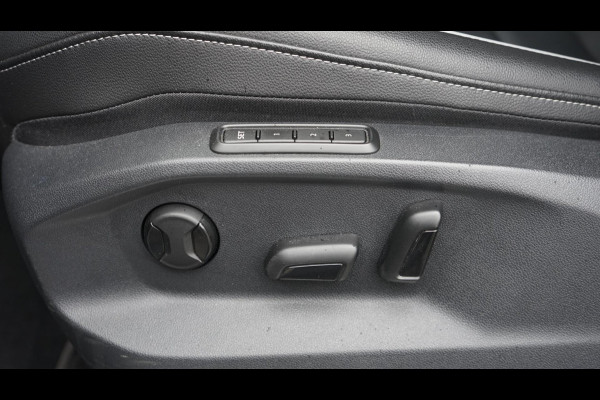 Volkswagen Tiguan 1.5 TSI R-Line AUTOMAAT-CAMERA-IQ LIGHT-KEYLESS-LEDER-MEMORY-NAVIGATIE-PANORAMA-TREKHAAK