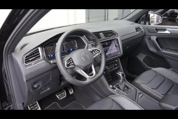 Volkswagen Tiguan 1.5 TSI R-Line AUTOMAAT-CAMERA-IQ LIGHT-KEYLESS-LEDER-MEMORY-NAVIGATIE-PANORAMA-TREKHAAK