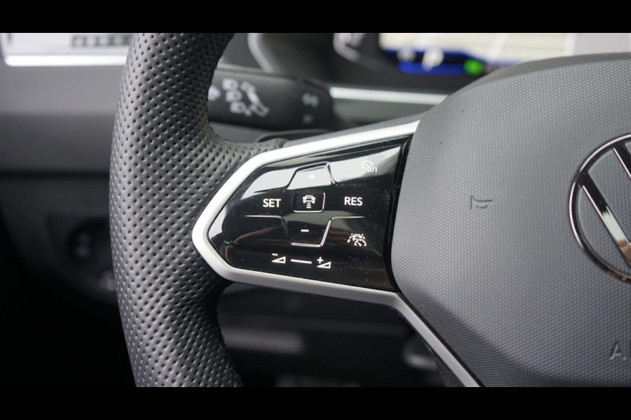 Volkswagen Tiguan 1.5 TSI R-Line AUTOMAAT-CAMERA-IQ LIGHT-KEYLESS-LEDER-MEMORY-NAVIGATIE-PANORAMA-TREKHAAK