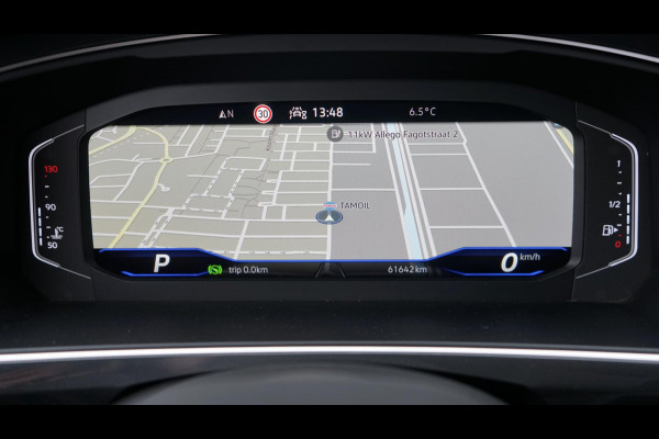 Volkswagen Tiguan 1.5 TSI R-Line AUTOMAAT-CAMERA-IQ LIGHT-KEYLESS-LEDER-MEMORY-NAVIGATIE-PANORAMA-TREKHAAK