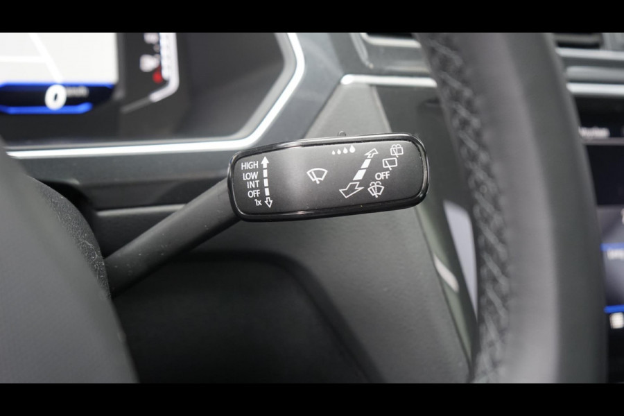 Volkswagen Tiguan 1.5 TSI R-Line AUTOMAAT-CAMERA-IQ LIGHT-KEYLESS-LEDER-MEMORY-NAVIGATIE-PANORAMA-TREKHAAK