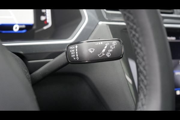 Volkswagen Tiguan 1.5 TSI R-Line AUTOMAAT-CAMERA-IQ LIGHT-KEYLESS-LEDER-MEMORY-NAVIGATIE-PANORAMA-TREKHAAK
