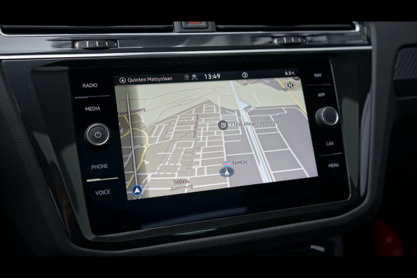 Volkswagen Tiguan 1.5 TSI R-Line AUTOMAAT-CAMERA-IQ LIGHT-KEYLESS-LEDER-MEMORY-NAVIGATIE-PANORAMA-TREKHAAK