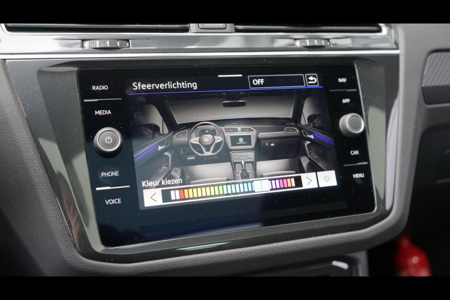 Volkswagen Tiguan 1.5 TSI R-Line AUTOMAAT-CAMERA-IQ LIGHT-KEYLESS-LEDER-MEMORY-NAVIGATIE-PANORAMA-TREKHAAK