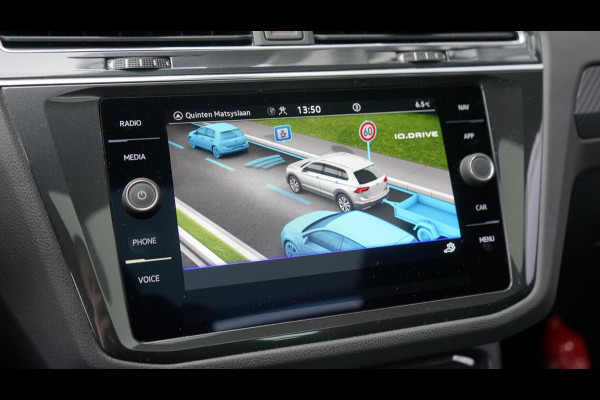 Volkswagen Tiguan 1.5 TSI R-Line AUTOMAAT-CAMERA-IQ LIGHT-KEYLESS-LEDER-MEMORY-NAVIGATIE-PANORAMA-TREKHAAK