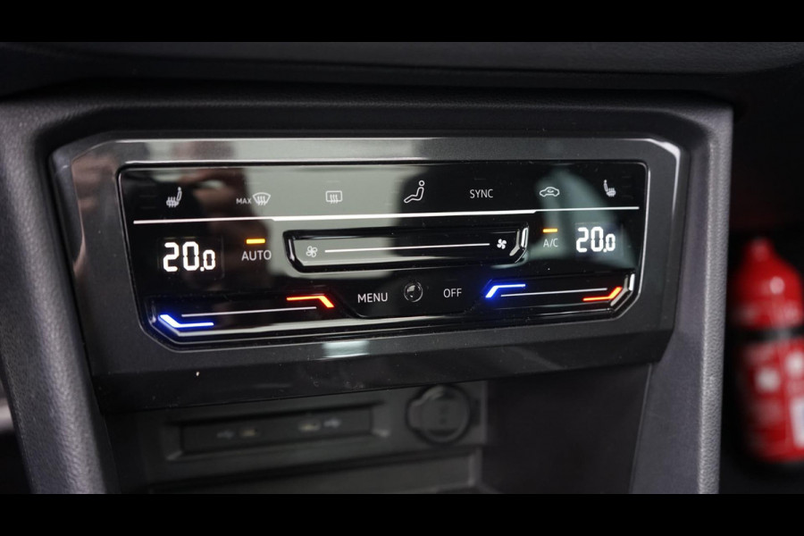 Volkswagen Tiguan 1.5 TSI R-Line AUTOMAAT-CAMERA-IQ LIGHT-KEYLESS-LEDER-MEMORY-NAVIGATIE-PANORAMA-TREKHAAK