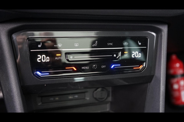 Volkswagen Tiguan 1.5 TSI R-Line AUTOMAAT-CAMERA-IQ LIGHT-KEYLESS-LEDER-MEMORY-NAVIGATIE-PANORAMA-TREKHAAK