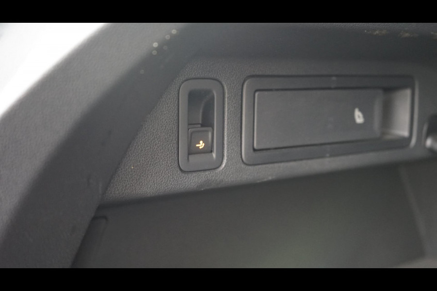 Volkswagen Tiguan 1.5 TSI R-Line AUTOMAAT-CAMERA-IQ LIGHT-KEYLESS-LEDER-MEMORY-NAVIGATIE-PANORAMA-TREKHAAK