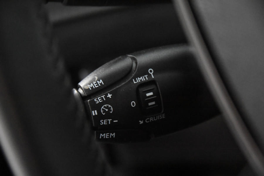 Peugeot 2008 1.2 Active *1ste Eigenaar*Navigatie*Parkassist*DAB*