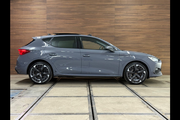 CUPRA Leon 1.4 e-Hybrid 245PK | VZ Copper Edition | Pano | Full Led | Safe & Driving package XL | Vision Plus pack | Ambient |