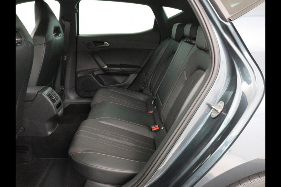 CUPRA Leon 1.4 eHybrid | Stoelverwarming | Adaptive cruise | Navigatie | Sportstoelen | Stuurverwarming | Parkeerhulp | Full LED | Keyless | Half leder | PHEV | Plug In
