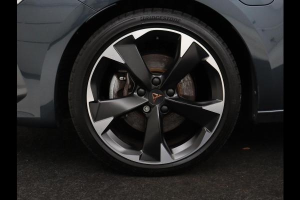 CUPRA Leon 1.4 eHybrid | Stoelverwarming | Adaptive cruise | Navigatie | Sportstoelen | Stuurverwarming | Parkeerhulp | Full LED | Keyless | Half leder | PHEV | Plug In