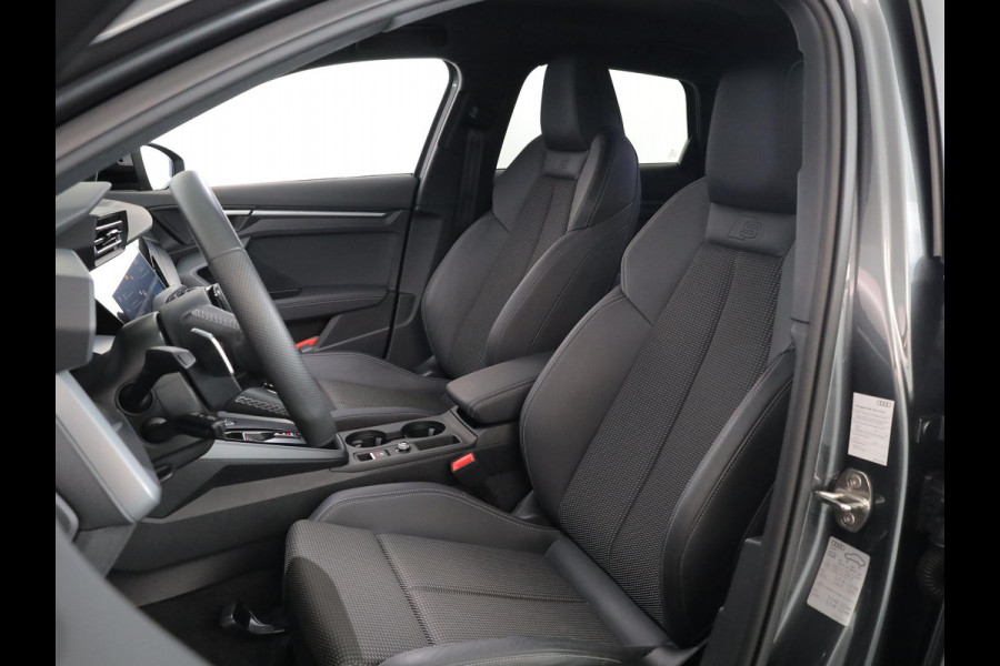 Audi A3 Sportback 45 TFSI e S edition Competition 272 pk S-tronic | Verlengde garantie | Navigatie | Parkeersensoren (Park assist) | Achteruitrijcamera | Stoelverwarming | S-Line |
