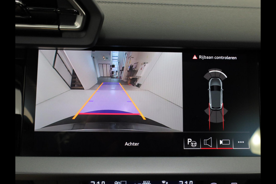 Audi A3 Sportback 45 TFSI e S edition Competition 272 pk S-tronic | Verlengde garantie | Navigatie | Parkeersensoren (Park assist) | Achteruitrijcamera | Stoelverwarming | S-Line |