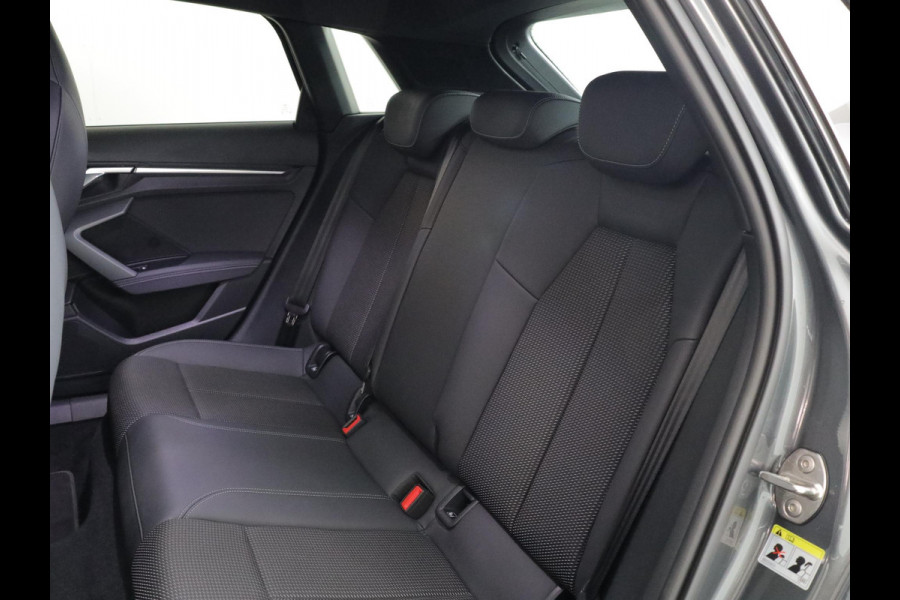 Audi A3 Sportback 45 TFSI e S edition Competition 272 pk S-tronic | Verlengde garantie | Navigatie | Parkeersensoren (Park assist) | Achteruitrijcamera | Stoelverwarming | S-Line |