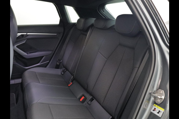Audi A3 Sportback 45 TFSI e S edition Competition 272 pk S-tronic | Verlengde garantie | Navigatie | Parkeersensoren (Park assist) | Achteruitrijcamera | Stoelverwarming | S-Line |