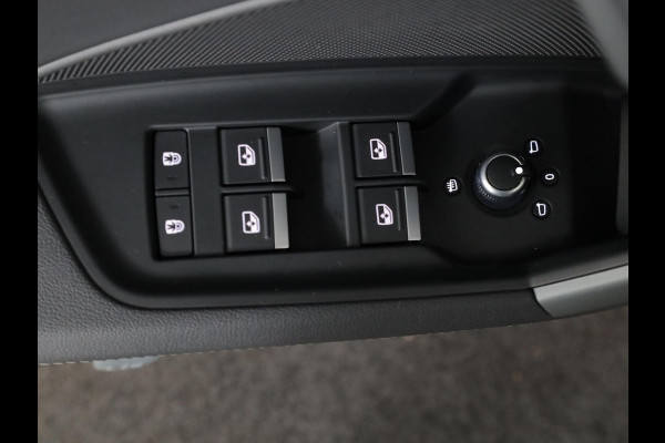 Audi A3 Sportback 45 TFSI e S edition Competition 272 pk S-tronic | Verlengde garantie | Navigatie | Parkeersensoren (Park assist) | Achteruitrijcamera | Stoelverwarming | S-Line |
