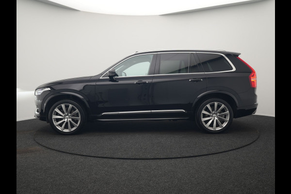 Volvo XC90 T8 Twin Engine AWD Inscription 7 Persoons Plug In Hybrid 394pk Dealer O.H. PHEV | Panodak | Adaptive Cruise | Luxe Lederen Sportstoelen Memory & Verwarmd | 360 Camera | Head Up | Harman Kardon | Apple Carplay | Blis | Virtual | Navigatie | 21"L.M |