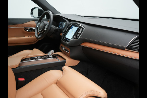 Volvo XC90 T8 Twin Engine AWD Inscription 7 Persoons Plug In Hybrid 394pk Dealer O.H. PHEV | Panodak | Adaptive Cruise | Luxe Lederen Sportstoelen Memory & Verwarmd | 360 Camera | Head Up | Harman Kardon | Apple Carplay | Blis | Virtual | Navigatie | 21"L.M |