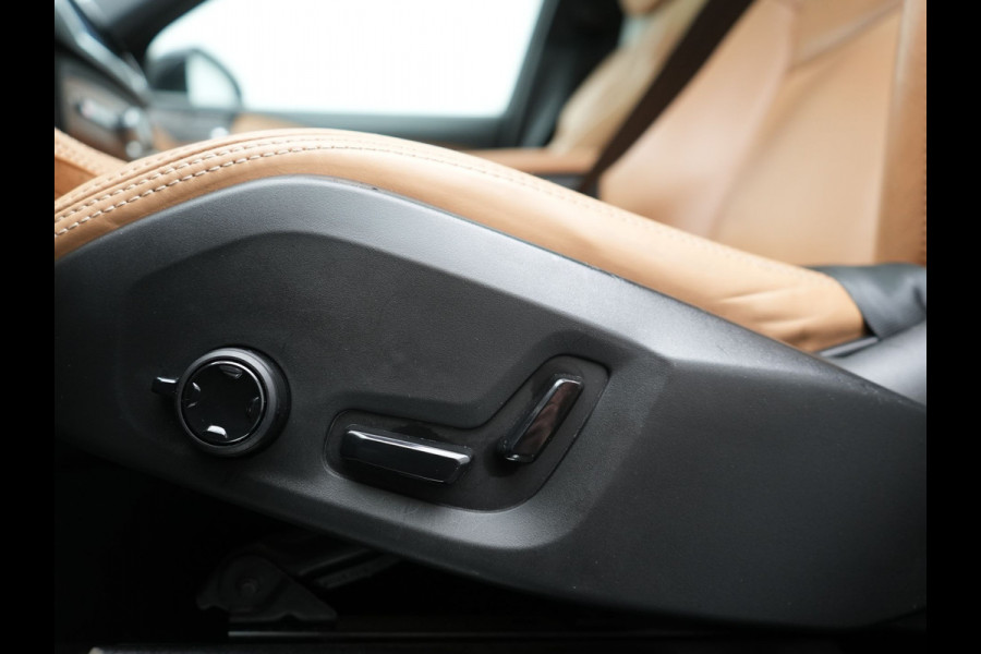 Volvo XC90 T8 Twin Engine AWD Inscription 7 Persoons Plug In Hybrid 394pk Dealer O.H. PHEV | Panodak | Adaptive Cruise | Luxe Lederen Sportstoelen Memory & Verwarmd | 360 Camera | Head Up | Harman Kardon | Apple Carplay | Blis | Virtual | Navigatie | 21"L.M |