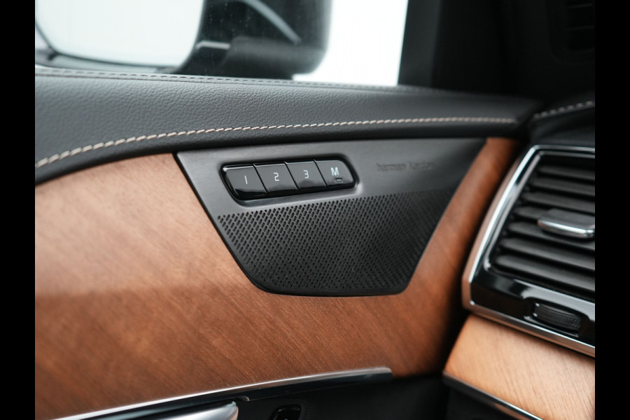 Volvo XC90 T8 Twin Engine AWD Inscription 7 Persoons Plug In Hybrid 394pk Dealer O.H. PHEV | Panodak | Adaptive Cruise | Luxe Lederen Sportstoelen Memory & Verwarmd | 360 Camera | Head Up | Harman Kardon | Apple Carplay | Blis | Virtual | Navigatie | 21"L.M |