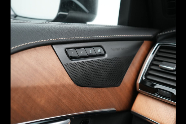 Volvo XC90 T8 Twin Engine AWD Inscription 7 Persoons Plug In Hybrid 394pk Dealer O.H. PHEV | Panodak | Adaptive Cruise | Luxe Lederen Sportstoelen Memory & Verwarmd | 360 Camera | Head Up | Harman Kardon | Apple Carplay | Blis | Virtual | Navigatie | 21"L.M |