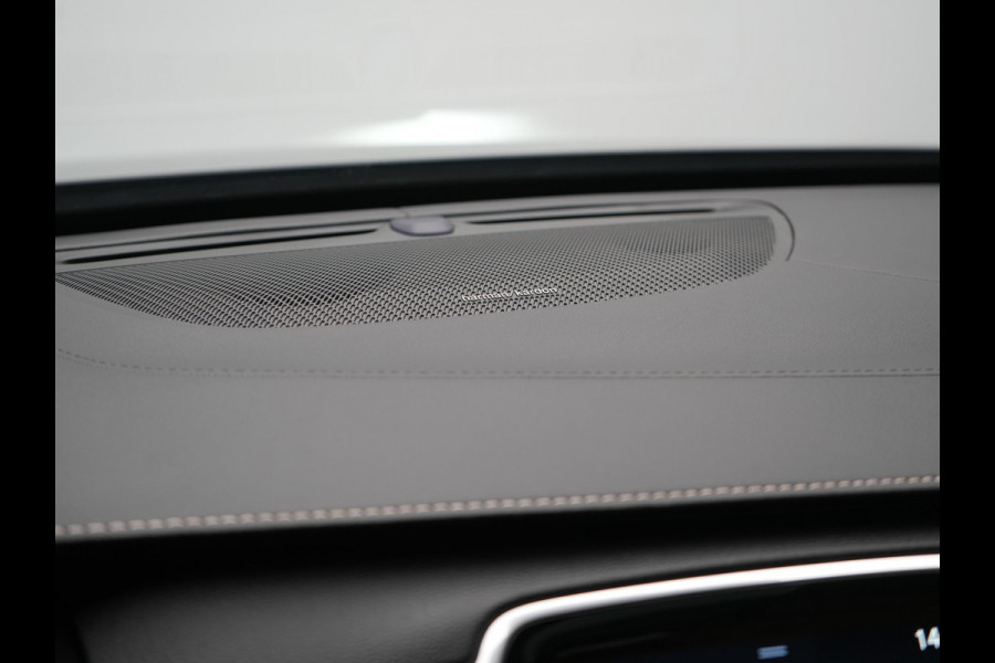 Volvo XC90 T8 Twin Engine AWD Inscription 7 Persoons Plug In Hybrid 394pk Dealer O.H. PHEV | Panodak | Adaptive Cruise | Luxe Lederen Sportstoelen Memory & Verwarmd | 360 Camera | Head Up | Harman Kardon | Apple Carplay | Blis | Virtual | Navigatie | 21"L.M |