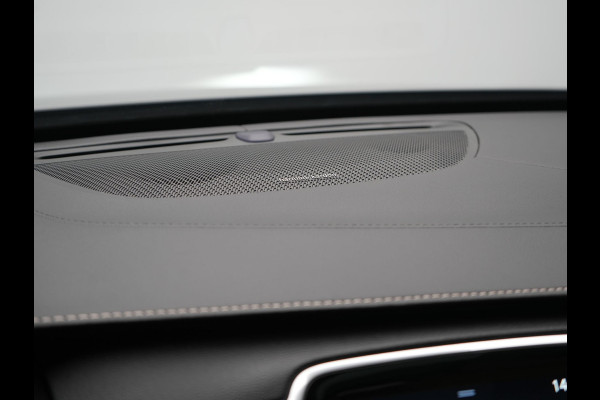 Volvo XC90 T8 Twin Engine AWD Inscription 7 Persoons Plug In Hybrid 394pk Dealer O.H. PHEV | Panodak | Adaptive Cruise | Luxe Lederen Sportstoelen Memory & Verwarmd | 360 Camera | Head Up | Harman Kardon | Apple Carplay | Blis | Virtual | Navigatie | 21"L.M |