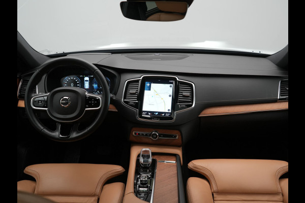 Volvo XC90 T8 Twin Engine AWD Inscription 7 Persoons Plug In Hybrid 394pk Dealer O.H. PHEV | Panodak | Adaptive Cruise | Luxe Lederen Sportstoelen Memory & Verwarmd | 360 Camera | Head Up | Harman Kardon | Apple Carplay | Blis | Virtual | Navigatie | 21"L.M |