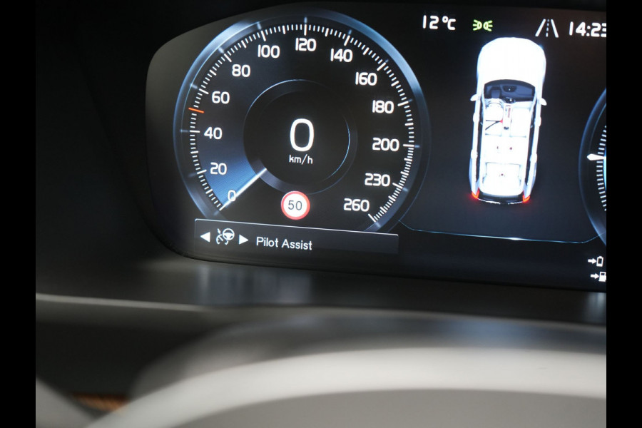 Volvo XC90 T8 Twin Engine AWD Inscription 7 Persoons Plug In Hybrid 394pk Dealer O.H. PHEV | Panodak | Adaptive Cruise | Luxe Lederen Sportstoelen Memory & Verwarmd | 360 Camera | Head Up | Harman Kardon | Apple Carplay | Blis | Virtual | Navigatie | 21"L.M |